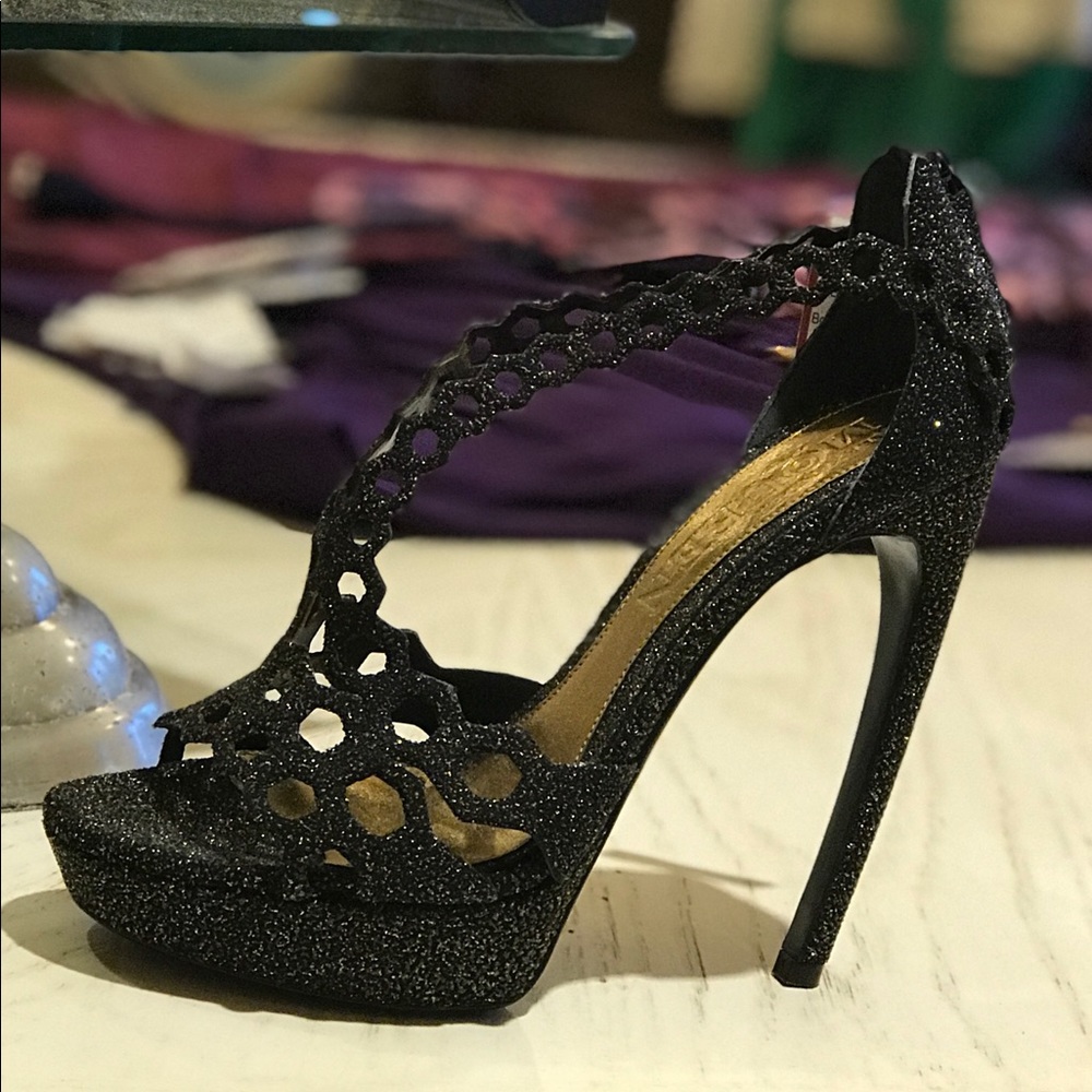 NIB Alexander McQueen Black Gold Pump Heels Shoes